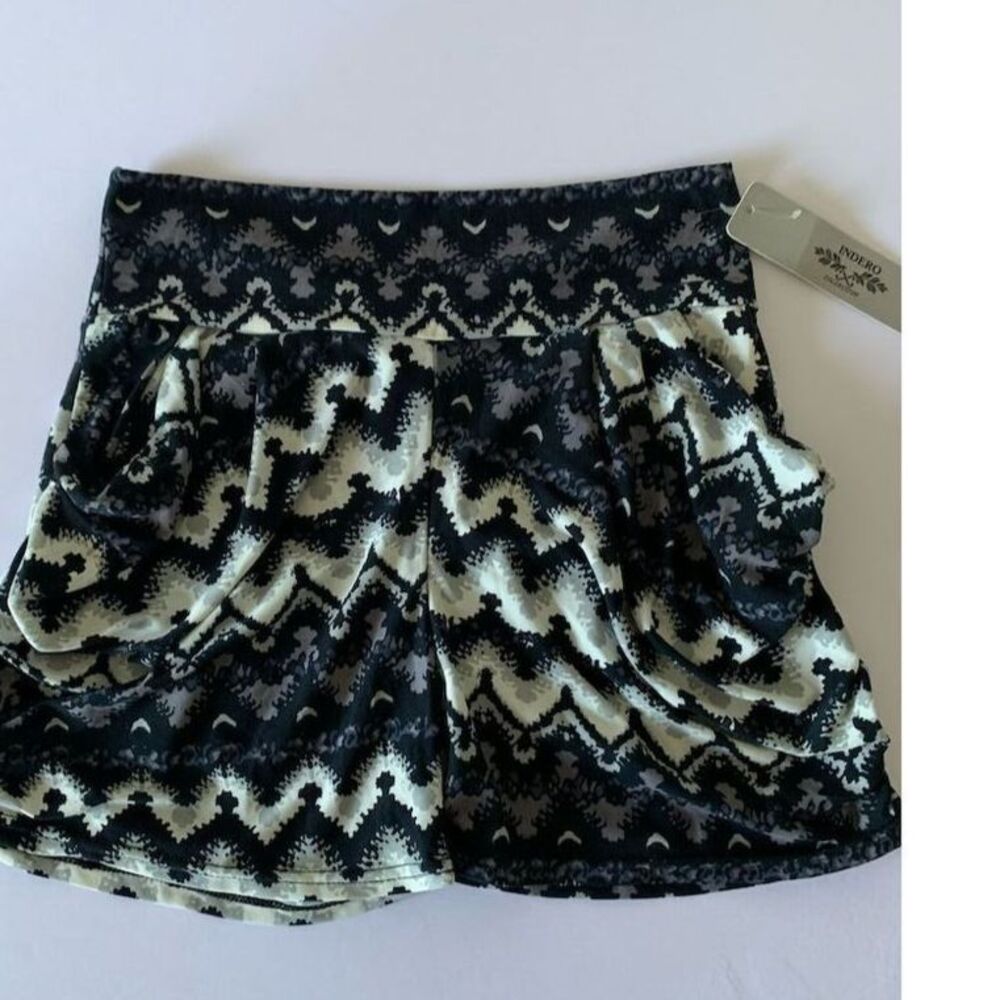 Indero Women's‎ Zigzag Pattern Shorts Size S/M Elastic Waistband